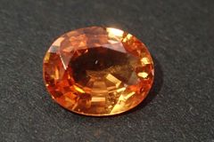 天然オレンジサファイア ルース 0.682ct 約5mm×6mm* ソーティング付き！