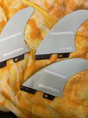 SHAPERS サーフボードフィン カーボンファイバー - メルカリ