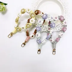 マクラメフラワー編みスマホストラップ　ハンドストラップ　 キーホルダー　バッグチャーム　手首　落下防止　携帯　クリーム　グレー　ピンク　サックス　手編み　ハンドメイド　手作りもの　青　白　プレゼント　女性