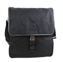 プラダ　ショルダーバッグ　黒　ブラック　美品　PRADA　ポシェット 斜め掛けか