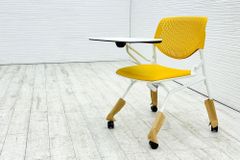 未使用品 中古 オカムラ ネスティングチェア ルナチェア Runa(ルナ)シリーズ ミーティングチェア 多目的チェア タブレット付き イエロー 【A000003450】