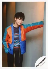 【中古】生写真(ジャニーズ) Hey! Say! JUMP/有岡大貴/膝上・衣装水色オレンジ青・右手ポケット/「Hey!?Say! JUMP?LIVE?TOUR?SENSE?or LOVE」グッズオフショット/公式生写真