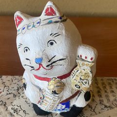 白猫　木目込み人形　小崎千里(千里)さん作 猫 木目込み人形 桃/松 小崎千里(千里)さん作 - メルカリ