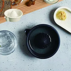 KINTO キントー TAKU タク レモン絞り器 磁器製 ブラック ホワイト レモンしぼり レモン 絞り器 レモンしぼり器 キッチン小物 キッチン用品 調理器具 食洗機対応 のサムネイル