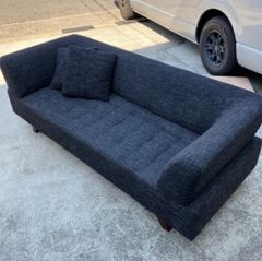 【美品】ソファ　3人掛け　黒　ツイード生地　クッション付き　脚付き　家具【店舗まで引き取り限定価格】【配達の場合ご相談ください】