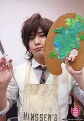 【中古】生写真(ジャニーズ) Hey! Say! JUMP/山田涼介/上半身・ベスト白・シャツストライプ・左手パレット・右手筆/公式生写真