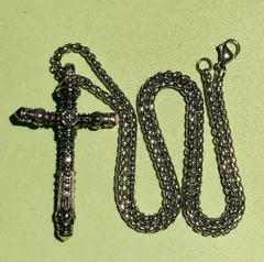 ゴシック調シルバーカラー・クロスネックレス