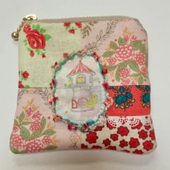 ハンドメイド　パッチdeポーチ　ミニ　ひよこさんのお家　パッチワーク　ポーチ　ミニポーチ　フラットポーチ　花柄　ひよこ