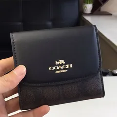 税込み価格 [再入荷] 人気 コーチ 水色フラップ三つ折り財布