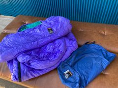 KA)001 レア！　wild peak ワイルドパーク　シュラフ　寝袋　スリーピングバック　アウトドア　紫　青　ブルー　緑　グリーン