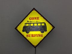【オーダー無料 サイズ19】GONE SURFING サーフィン サーフショップ 波乗り ビーチ ワーゲンバス カリフォルニア ハワイ 自宅 店舗 カフェ バー パーティー イベント サイン ランプ 照明 看板 置物 雑貨 ライトBOX 電飾看板 電光看板