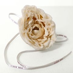 ピンクハウス★薔薇一輪とリボン　コサージュ　ベージュホワイト系　＊ｋ3980