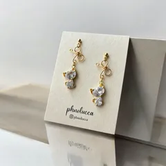 猫とリボンのワイヤーピアス／イヤリング （白猫）