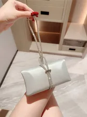 バッグ レディース ドレスバッグ 女性のファッション キラキラ輝くラインストーン デコレーション サテンクラッチバッグ、ボックス型のイブニングパーティーバッグ、新年会、パーティー、ミニクリスマスボール、ダンスパーテ