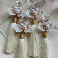 再販‼︎ブライダル×大ぶりフラワー×ホワイトボリューミータッセル×ピアスorイヤリング