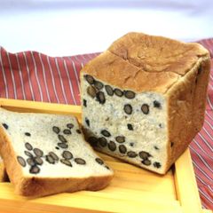 こだわり黒大豆を贅沢に使用　黒大豆食パン4斤【兵庫県産】