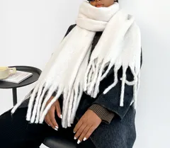 【ホワイト】ボリューム マフラー ストール モヘア風 トレンド ふわふわ 暖かい 差し色 コーデ レディース 大判 厚手 秋冬 韓国 ファッション あったか おしゃれ 防寒 通勤 通学