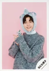 【中古】生写真(ジャニーズ) なにわ男子/長尾謙杜/上半身・衣装グレー・帽子・両手曲げ・左向き・笑顔・背景ピンク/Greeting Photo ～ニューイヤーVer.～/公式生写真