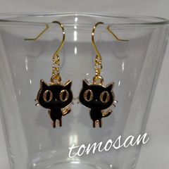 目ぱっちり黒猫ちゃんピアス(イヤリング他変更可能)