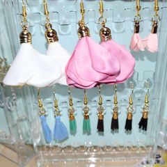 166ハンドメイド マスクチャーム2個セットパープル ピアス