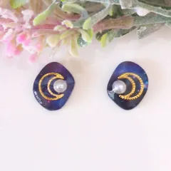 no.182　レジン　宝石型　宇宙柄　お月さまとパール　ピアス　イヤリング　ハンドメイド