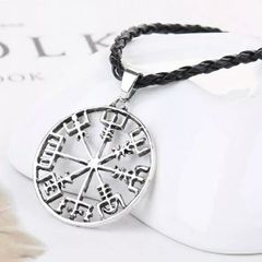 vegvisir ペンダント アイスランド魔術 羅針盤　ルーンガルドゥル　北欧　ルーン文字　ヴァイキング