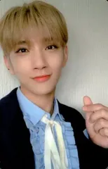 【中古】コレクションカード(男性) SEVENTEEN/JOSHUA(ジョシュア)/衣装水色・黒・左手指ハート・背景白・裏面白/CD「3RD Album ： An Ode(The Poet ver.)封入特典フォトカード