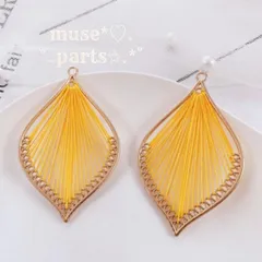 在庫限り 山吹色 大ハープチャーム リーフチャーム オレンジ色 黄色 ひまわりイエロー ゴールドフレーム 刺繍糸チャーム しずく 雫 羽根 雪の結晶 葉っぱ 花 フラワーパーツ アンティーク風 パーツ資材 ミモザ 向日葵 ヒマワリタンポポたんぽぽ 2個 g