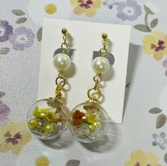 ハンドメイド　ガラスドームのイヤリング（ノンホールピアス）