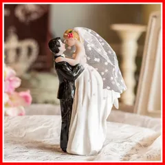 【特価商品】デスクデコレーション、フライングハグ 面白いカップルの像 結婚式用 素朴なケーキトッパー 装飾用 花嫁と花婿のハンドメイド置物 モダンなウェディングケーキトッパー