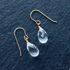 クリスタルクォーツのドロップピアス
