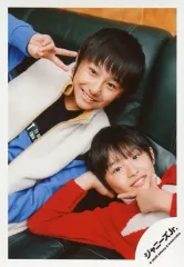 【中古】生写真(ジャニーズ) 関西ジャニーズJr./伊藤篤志・伊藤翔真/上半身・衣装青・白・赤・翔真右手ピース・篤志右手頭/「関ジュ 夢の関西アイランド 2020 in 京セラドーム大阪 ～遊びにおいでや!満足 100%～」グッズオフショット/公式生写真