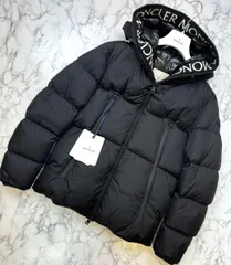  MONCLER （モンクレール） 23AW MONTCLA GIUBBOTTO ﾀﾞｳﾝｼﾞｬｹｯﾄ メンズ衣類 ダウンジャケット  Black I20911B56900C0300 used:A モンクラ― ロゴ刺繍 フード付き ショート ダウンジャケット のサムネイル