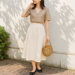 ＼クラシカル×大人可愛いが叶うドットブラウス✨／バンベール＊Vネック半袖ブラウス＊ベージュ系＊ドット柄＊Sサイズ相当＊春夏✨