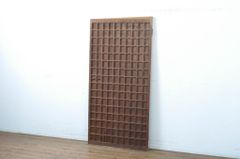 ▼現状販売▼ 格子扉1枚 アンティーク建具 マス目 升目 きつね格子 狐格子 ドア 格子戸 板戸 木製ドア 4～7営業日前後で発送(※修理加工希望の方3ヶ月程で発送) R-064603