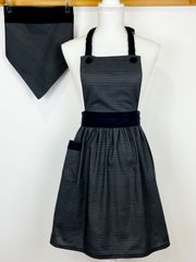 濃いグレーのグレンチェックハンドメイド子供エプロンと三角巾のセット