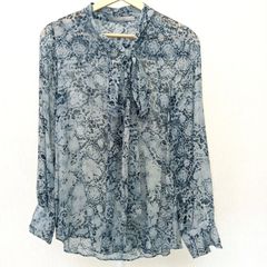 【春ブラウス】セオリーリュクス　theory luxe　シースルーブラウス　リボン付きブラウス　ニュアンス柄ブラウス　レディースカジュアル　オフィスカジュアル　パーティー　お呼ばれ　秋ブラウス　水色　紺　青　Sサイズ　サイズ038　美品　良品