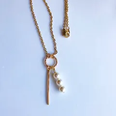 バーチャームとパールのシンプルネックレス