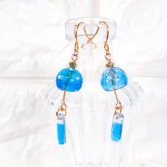 No.947　レジン　風鈴　青色　水玉　ゆらゆら　ピアス　イヤリング　ハンドメイド