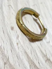 【片耳用】ハワイアンジュエリー調 フープピアス（1.6cm）サージカルステンレス　イエローゴールド　つけっぱなし