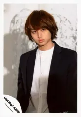 【中古】生写真(ジャニーズ) Hey! Say! JUMP/伊野尾慧/上半身・衣装黒・白・顔傾げ・目線右・背景白/アルバム「DEAR.」ジャケ写撮影オフショット/公式生写真