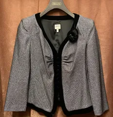 MADE IN ITALY製 ARMANI COLLEZIONI コサージュ付きジャケット シルバー×ブラック 42サイズ