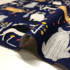 エモエモ　綿麻キャンバス ねこ プリント　ネイビー　50ｃｍカットクロス