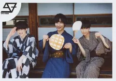 【中古】生写真(男性) SUPER★DRAGON/飯島颯・伊藤壮吾・柴崎楽/横型・膝上・座り/「SUPER★DRAGON OFFICIAL GOODS -残暑お見舞い 2020-」生写真セット～第14.5弾～