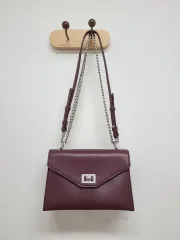 Charles ＆ Keith チェーンバッグ