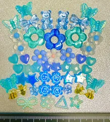 ブルー　水色系　50パーツおまとめ　ハンドメイド　ネイル　素材　ハート　星　キラキラ　クマ　ベアグミ　フラワー　花　蜂　蝶　リボン　大量