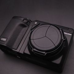 RICOH デジタルカメラ GXR+P10KIT 28-300mm【シャッター数：8枚】 【中古】