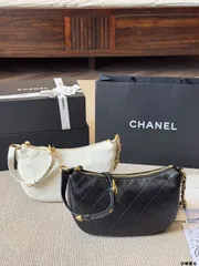 【今日特価】Vintage Chanel Armpit Bag - ヴィンテージ シャネル アンダーアームバッグのんびりカジュアル、大人の落ち着いた雰囲気～送料無料-MM輸入1