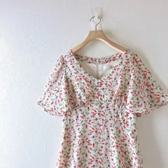 Lily Brown リリーブラウン 小花柄 フリル ロングワンピース　リゾート フリルワンピース  フェミニンコーデ 体型カバー 大人可愛い ナチュラルコーデ