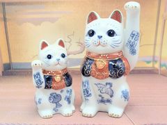 招き猫　眠り猫　3点まとめ　陶器　白と青の猫の置物セット 招き猫 眠り猫 3点まとめ 陶器 白と青の猫の置物セット - メルカリ